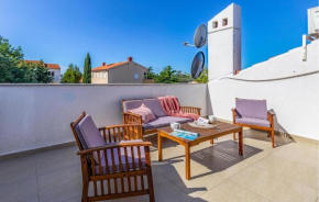 5 Bedroom Lovely Apartment In Medulin